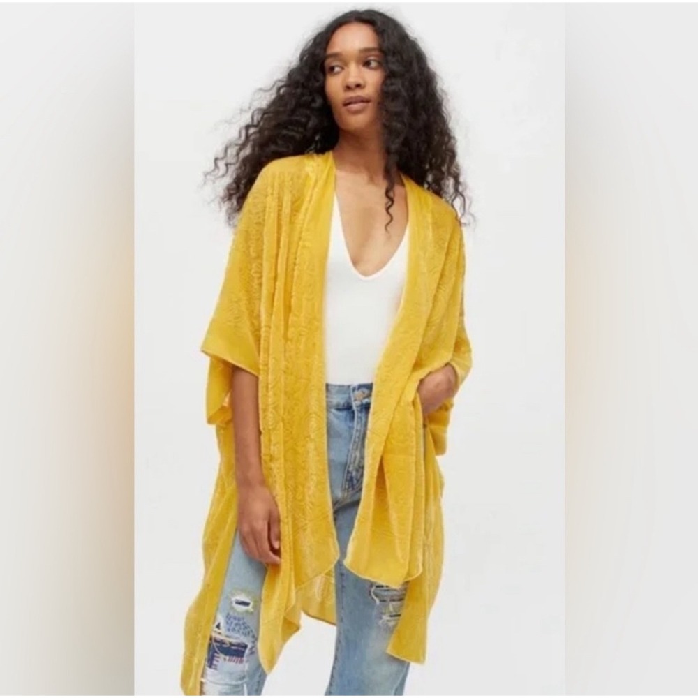 Urban Outfitters Nola Kimono Yellow Velvet Burnout Duster‎ Boho Festival OS